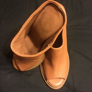 Nine West Clogs